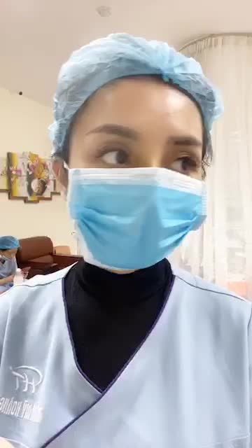 Sau 2 ngày phẫu thuật, V2 cải thiện tuyệt vời, bà mẹ 2 con tự tin đón Tết thật xinh!