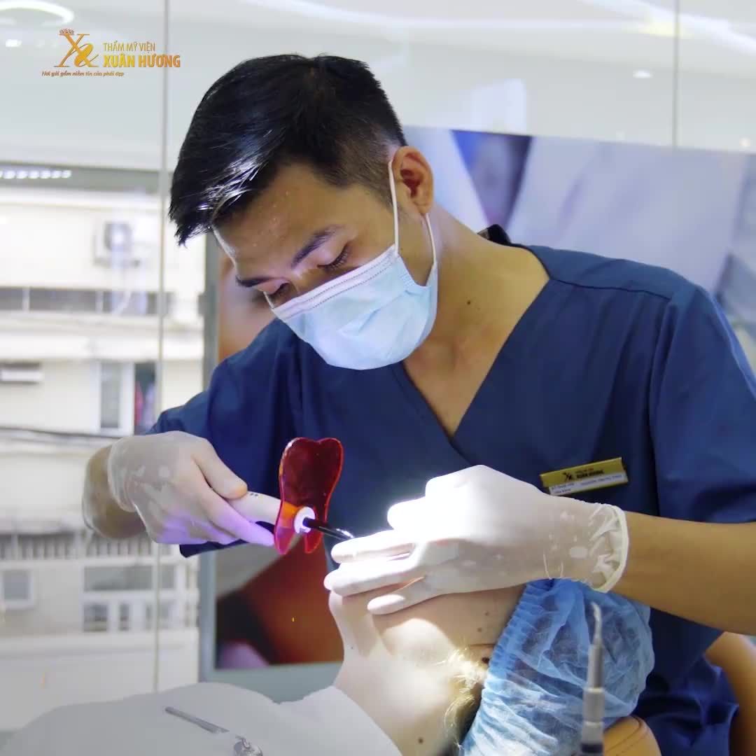 ĐÁNH BAY MÀU RĂNG CŨ XỈN SẮC, Ố VÀNG - ĐÓN NĂM MỚI TƯƠI XINH VỚI TẨY TRẮNG RĂNG FLASH WHITENING