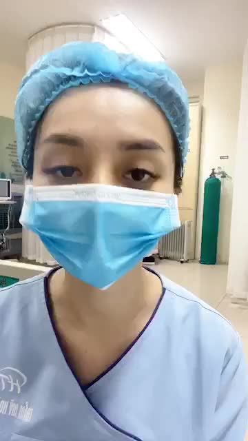 Tuyệt vời quá! Bà mẹ 2 con có bụng đẹp đón Tết rồi!