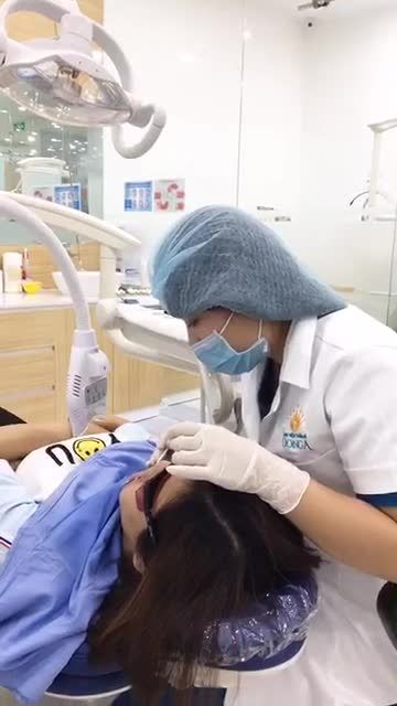 NỤ CƯỜI TOẢ NẮNG SAY ĐẮM VẠN NGƯỜI