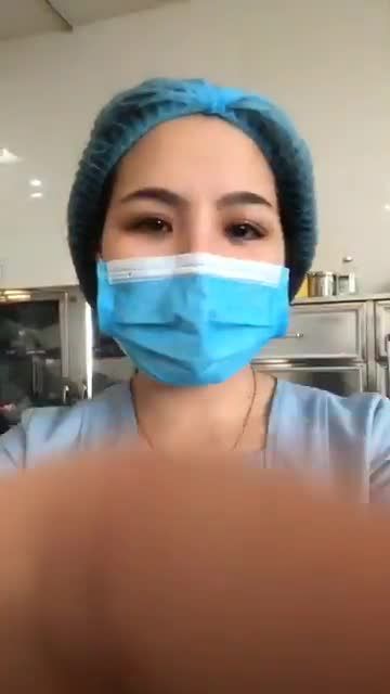 Quá trình tân trang cô bé , loại bỏ da da thừa nhăn nheo thâm sạm sau 30 phút . Mời mọi người cùng theo dõi
