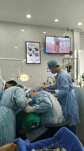 CẤY 2 TRỤ IMPLANT TẠI NHA KHOA SMILE ONE