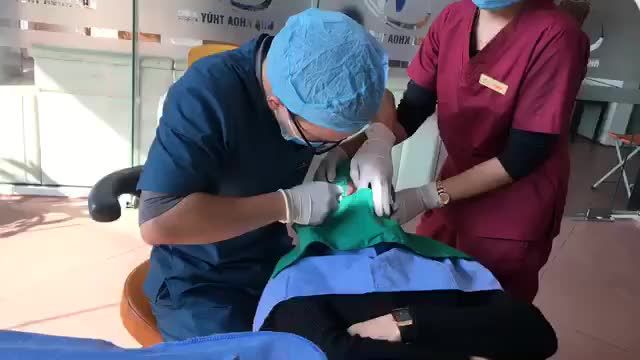 Nhổ răng khôn sâu tổn thương tuỷ gây đau nhức nhiều cho chị Thuỷ Tiên.