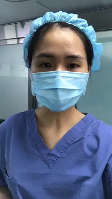 Đặt túi độn Motiva size 295 cc ở khách hàng nữ 32 tuổi, tuyến vú chảy xệ nhẹ sau sinh