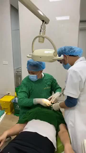 Cấy ghép implant tức thì, có răng ăn nhai sau 24h cho cô khách 58 tuổi.