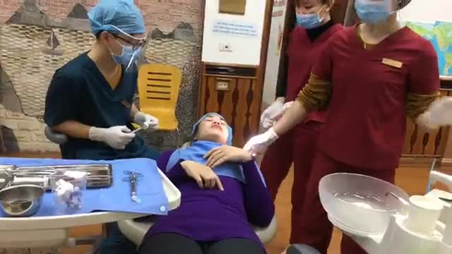 Nhổ răng khôn lợi trùm, sưng đau cho chị Mai
