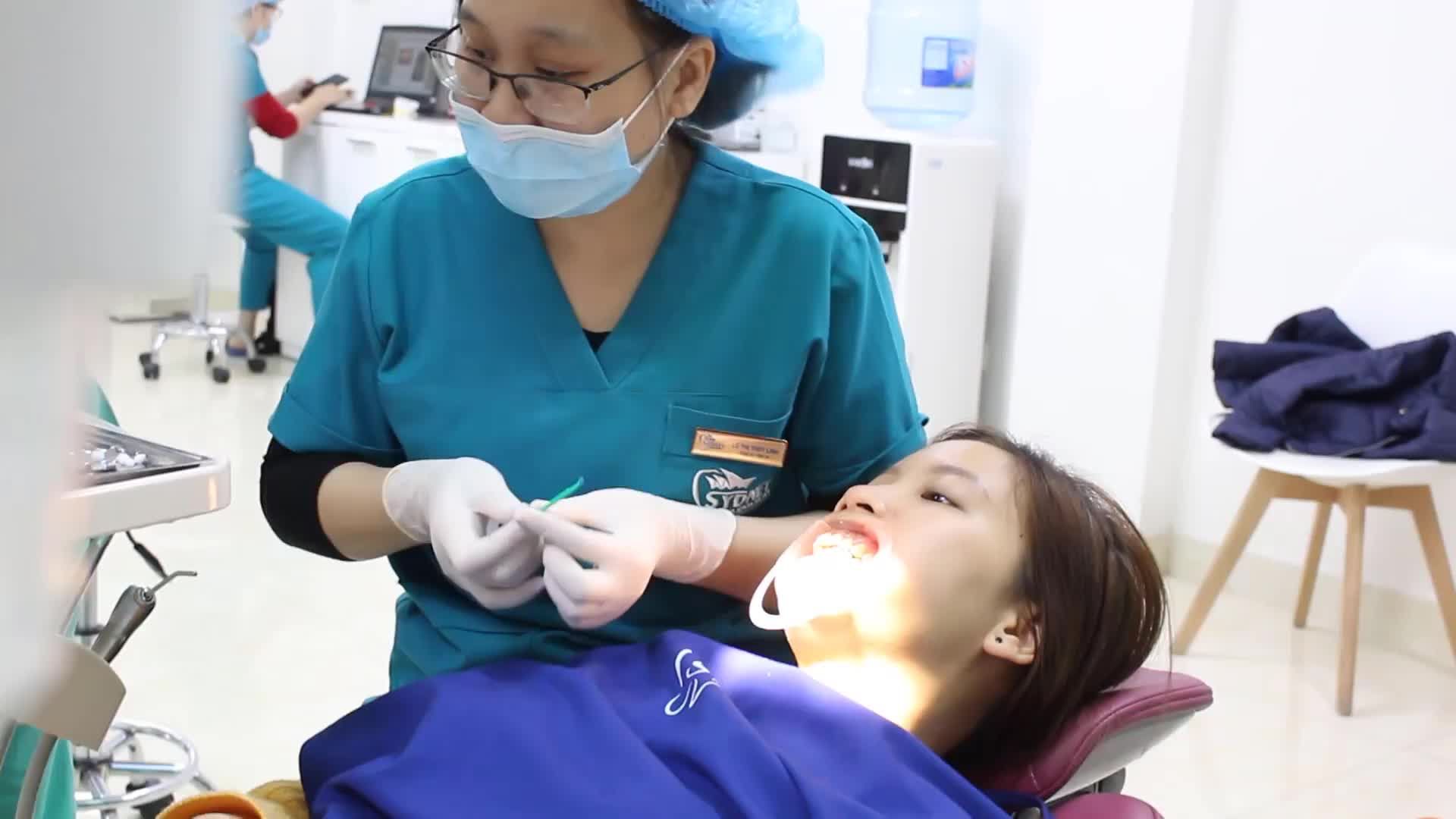 Case gắn mắc cài pha lê cho bệnh nhân T. L. H - 29 tuổi ở Cầu Giấy - Hà Nội