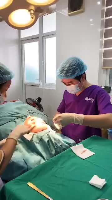Treo cung mày là gì? Những ai nên phẫu thuật treo cung mày?