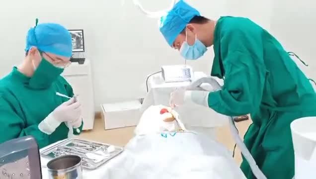 CẤY GHÉP IMPLANT KHÔI PHỤC RĂNG HÀM CHO KHÁCH HÀNG TẠI ĐÀ NẴNG