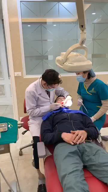 Khai Xuân đầu năm thẩm Mỹ 20 răng sứ cao cấp cho răng khấp khểnh.