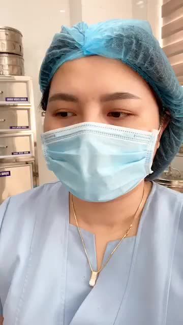 Quá trình thực hiện thu nhỏ cô bé cho chị khách hàng đến với bác sĩ từ Hà Đông - Hà Nội.