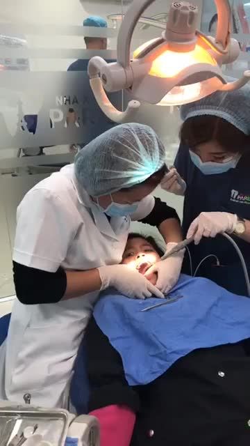 KH gắn cài kim loại tự buộc tại nha khoa Paris Quang Trung Hà Nội