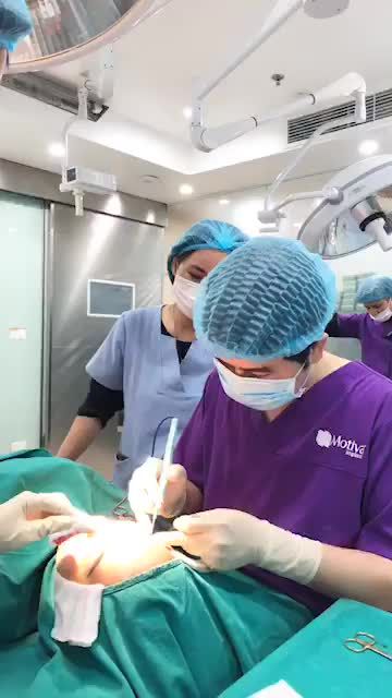 Ca mí số 67 trong tháng 2 - Giải quyết tình trạng sụp mí cho chị khách hàng 35 tuổi với phương pháp treo cung mày.