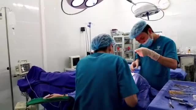 Ca COMBO NÂNG MŨI + THU CÁNH MŨI + CẮT MÍ TRÊN thứ 5 trong ngày của Bác sĩ và ekip
