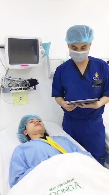 Kết quả khách hàng cuộn cánh mũi vừa xong tại bệnh viện thẩm Mỹ Đông Á . Cánh mũi nhỏ thon gọn lại và phù hợp với khuôn mặt khách hàng