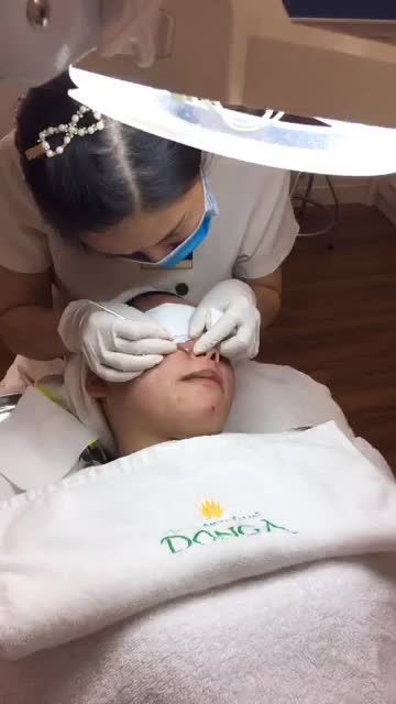 Sạch mụn chỉ sau một liệu trình Acne Remove tại Thẩm Mỹ viện Đông Á.
