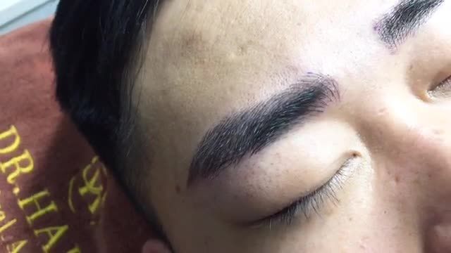 MÀY ĐẸP CHUẨN TỪNG CENTIMET VỚI ĐIÊU KHẮC LÔNG MÀY TẠI DR.HẢI LÊ.