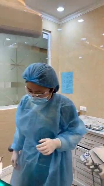 Nhổ 4 răng khôn siêu cong, siêu lệch ngầm 90 độ bằng máy siêu âm.