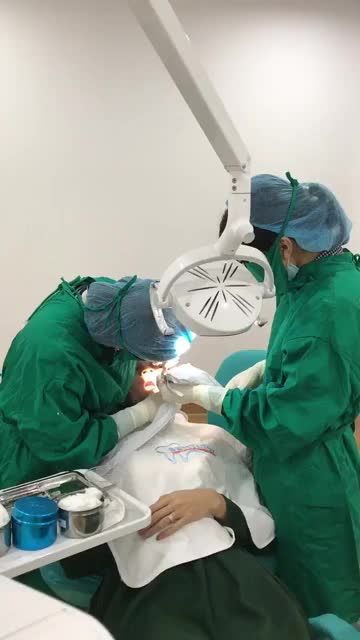 NHỔ RĂNG KHÔN SIÊU NHANH, KHÔNG ĐAU VỚI MÁY SIÊU ÂM PIEZOTOME