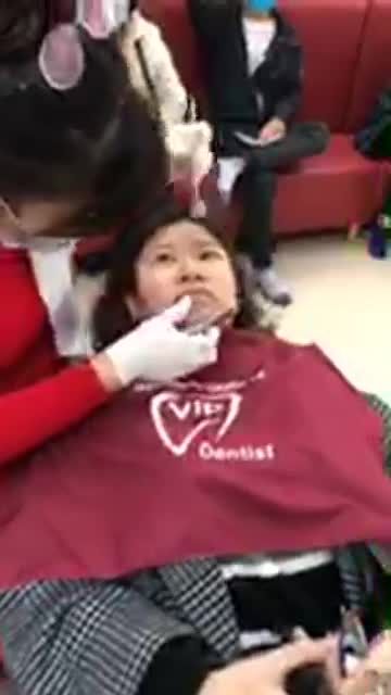 VIỆC CỦA BẠN LÀ XINH ĐẸP CÒN RĂNG KHẤP KHỂNH, CHEN CHÚC ĐÃ CÓ VIP DENTIST LO