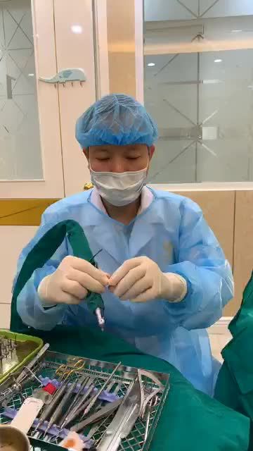 PHỤC HỒI CHIẾC RĂNG GẪY BẰNG CHIẾC RĂNG IMPLANT PHỤC CẤY GHÉP TỨC THÌ.