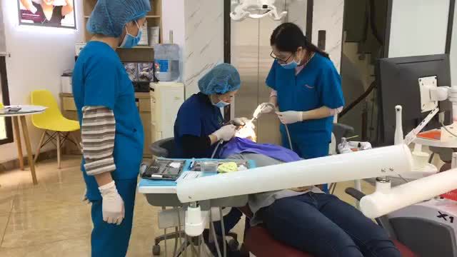 Gắn mắc cài tại Nha Khoa Thuỳ Anh. Khách hàng Nguyễn Thu Hằng đến từ Hà Nội