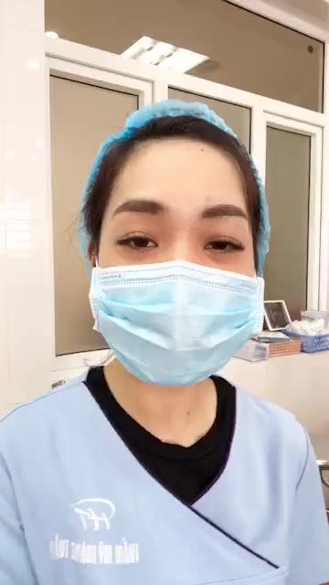 "Hôm qua vừa gọt hàm Hôm nay nâng mũi xinh Hôm qua vừa hạ gò Hôm nay nâng Pureform"