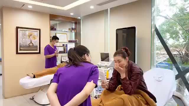 Full 2 giường tiêm Filler trong buổi sáng thứ 7 tại Dr Hoàng Tuấn - Mời cả nhà cùng theo dõi!