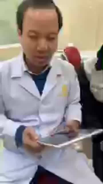 Thay đổi 8 răng cho khách hàng đã làm răng nơi khác không hài lòng.