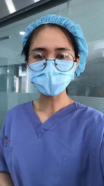 Phẫu thuật nâng V1 bằng túi Motiva size 265-285 cc khách hàng nữ 22 tuổi