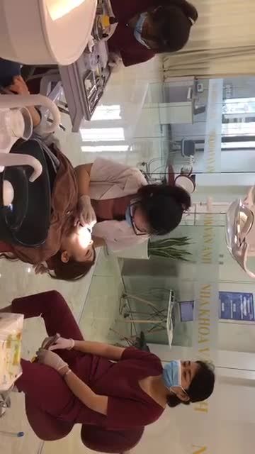 GẮN MẮC CÀI NIỀNG RĂNG ĐIỀU TRỊ RĂNG HÔ - KHẤP KHỂNH tại Nha Khoa Vân Anh !