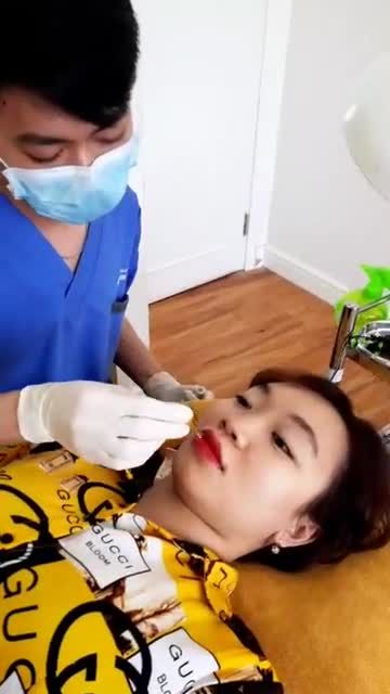 Môi thâm xỉn Nhợt nhạt kém sắc