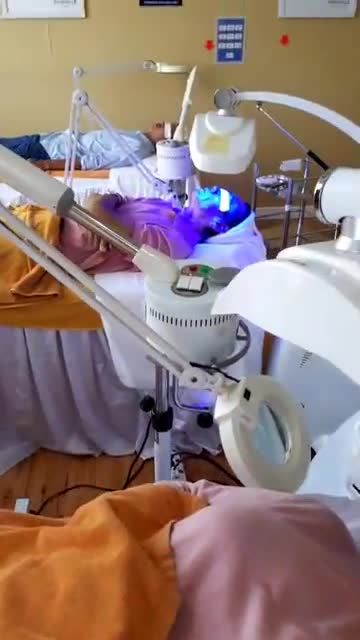 KHÁCH HÀNG CHIẾU ĐÈN MỤN NANO SKIN