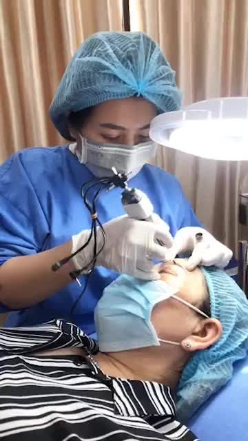 Quá trình phun mày tại bệnh viện thẩm Mỹ Đông Á