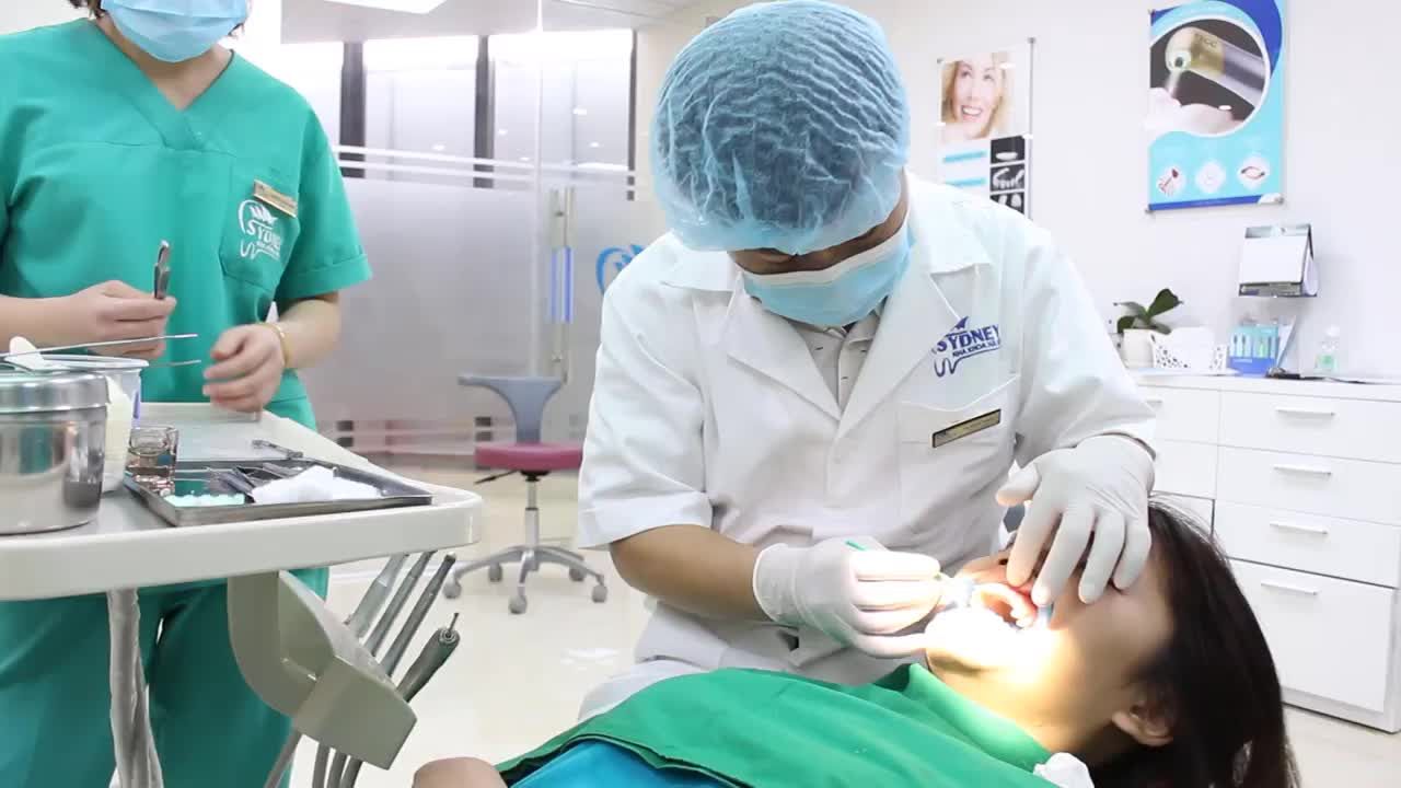 Case gắn mắc cài pha lê cho bệnh nhân N. M. C - 20 tuổi ở Nam Định