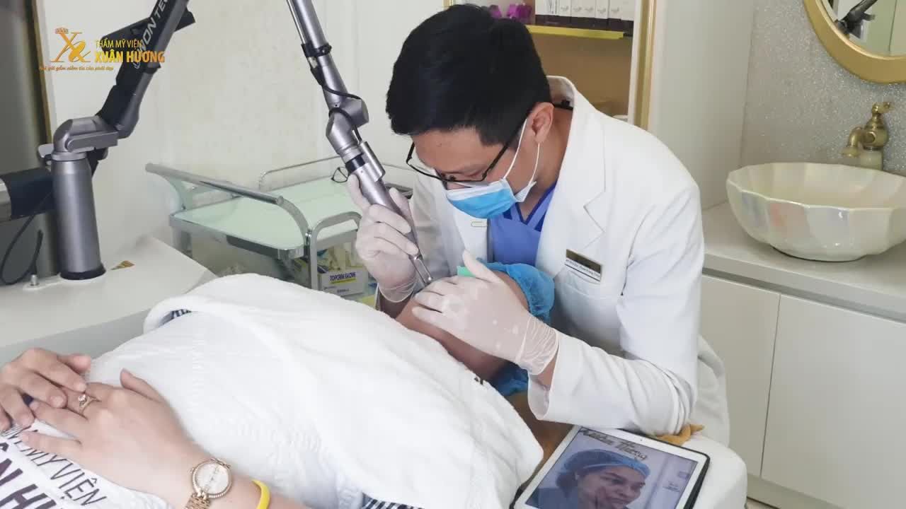 TRẢI QUA 3 LẦN SINH NỞ, TÀN NHANG CŨNG "Ồ ẠT" SẢN SINH TRÊN DA MẶT DÀY ĐẶC