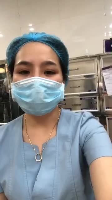 Quá trình tân trang cô bé , loại bỏ phần da nhăn nheo thâm sạm sau 30 phút . Mời mọi người cùng theo dõi