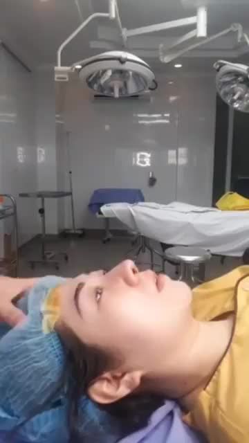 Dáng mũi DEMI 5D hoàn hảo! Ở góc độ khách hàng đang nằm càng thấy rõ kết quả nâng mũi tuyệt vời phải không các bạn?