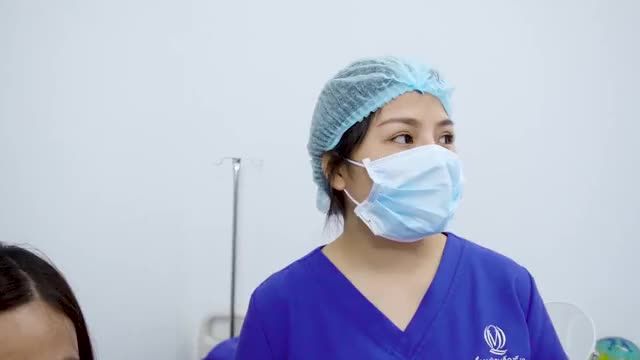 " Trước đây mũi chị bị thấp, lệch và gãy sống" Và kết quả sau 5 ngày nâng mũi tại Dr Vũ Quang đây ạ .Chị ấy cứ cười mãi và gật đầu " chị rất ưng "