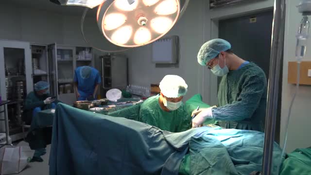 Ca tân trang cô bé cuối ngày của Ekip Dr Vũ Quang