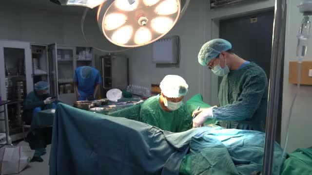 Ca tân trang cô bé cuối ngày của Ekip Dr Vũ Quang