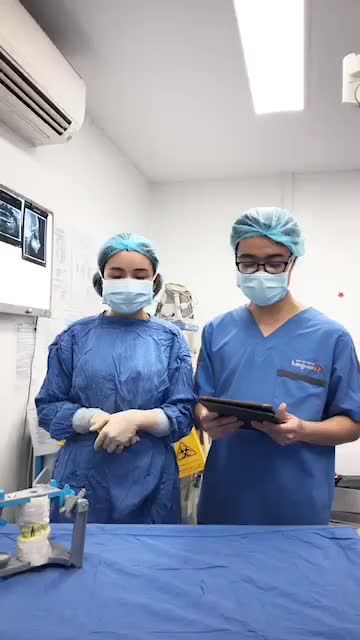 Hàm trên hô nặng, hàm dưới lẹm, lệch khớp cắn.