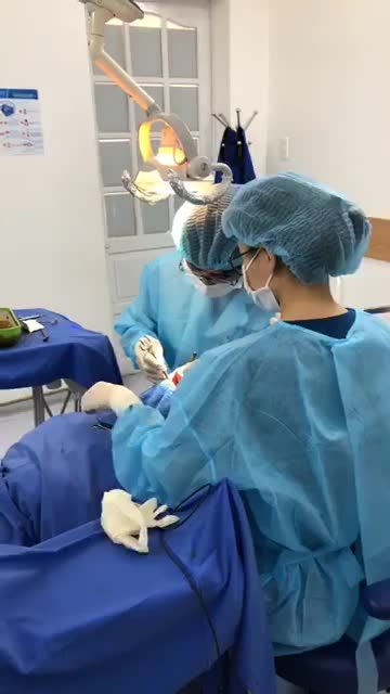 CẬN CẢNH CẮM IMPLANT CÙNG BS PHAN TIẾN HOÀI