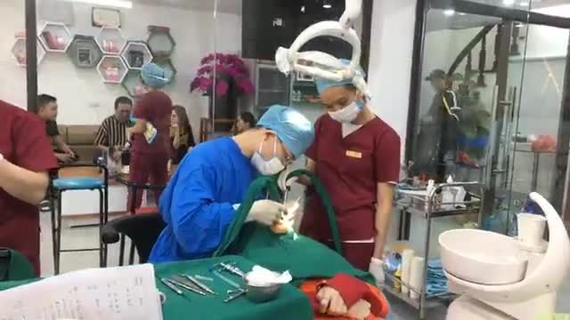 Cấy ghép chân răng nhân tạo implant phục hình răng mất.