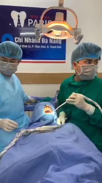 TRỒNG RĂNG IMPLANT CHO KHÁCH HÀNG TẠI CHI NHÁNH ĐÀ NẴNG