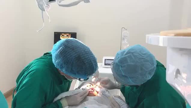 KHÁCH HÀNG CẮM 1 LẦN 6 TRỤ IMPLANT MEGAGEN HÀN QUỐC