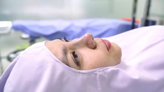 Vị khách hàng đã rất hài lòng với dáng mũi cao tự nhiên, đẹp hết ý sau khi thực hiện NÂNG MŨI DEMI 5D tại DR.HẢI LÊ. Còn bạn thì sao?