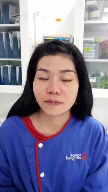 KHÁCH HÀNG TẠO MÔI TRÁI TIM