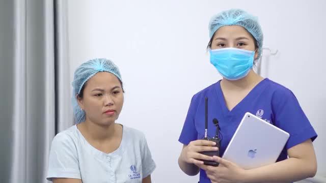 Chị khách hàng từ Lào Cai đến với Bác sĩ Vũ Quang để nâng mũi. Đặc biệt người thân của chị ấy cũng từng nâng mũi của Bác sĩ.