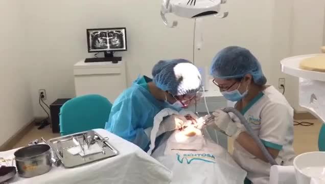 NHỔ RĂNG KHÔN CHO KHÁCH HÀNG XINH ĐẸP